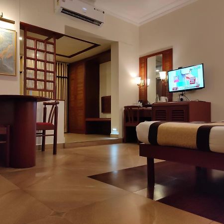 Yuvarani Residency Kochi Екстер'єр фото